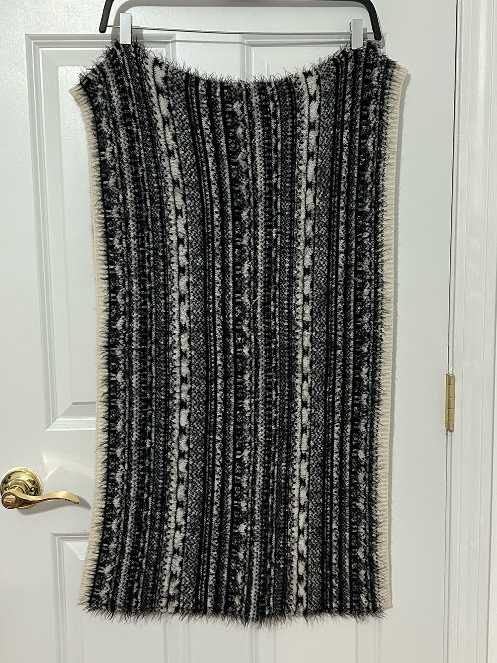 H&M infinity scarf in black and white